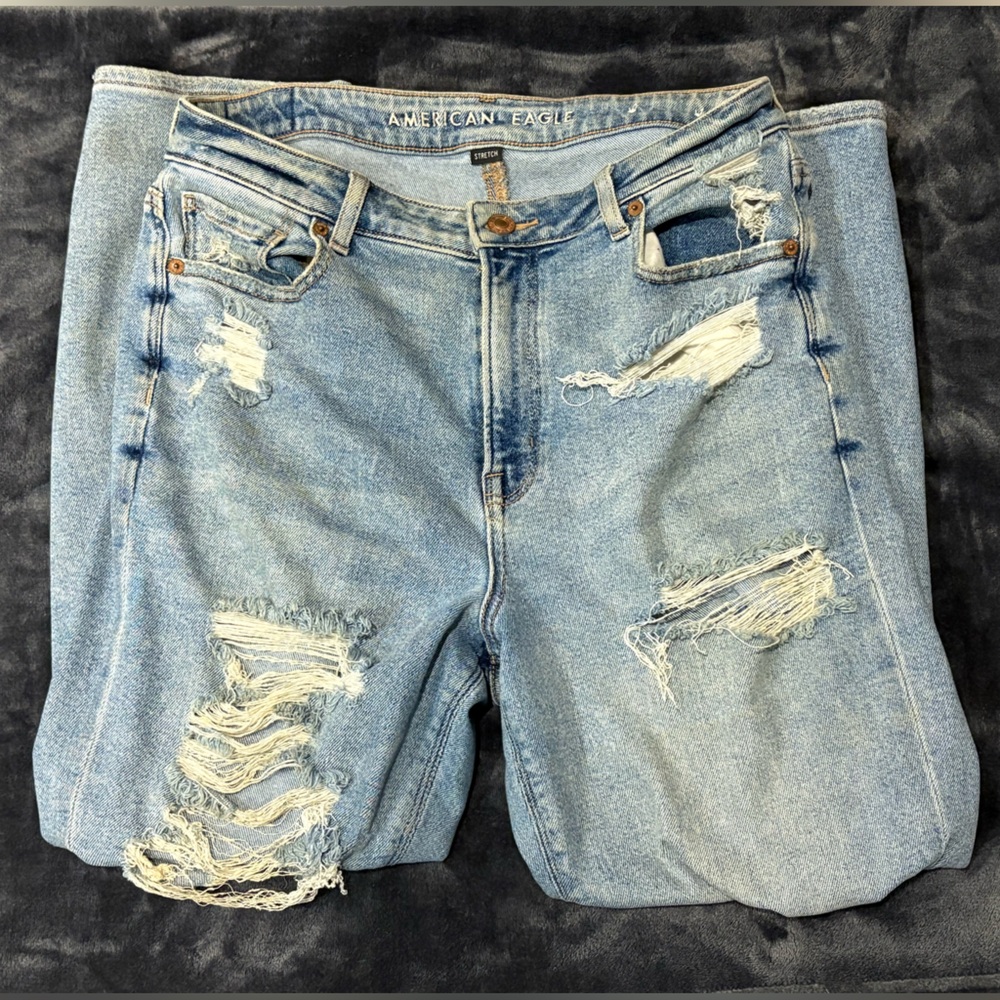 American Eagle Distressed Light Blue Mom Jean